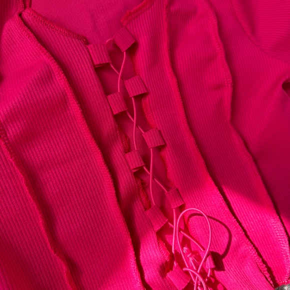 Women pink crop top with laces - Picture 2 of 3